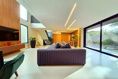 Casa Inédita, Contemporânea, Minimalista e Integrada. Infra Completa em rua de Fácil Acesso