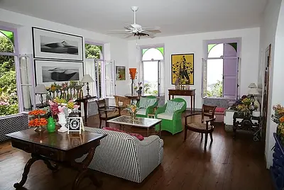 Casa estilo colonial localizada na encantadora Santa Teresa  