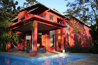 Salão de 200m² para filmagens em meio à mata