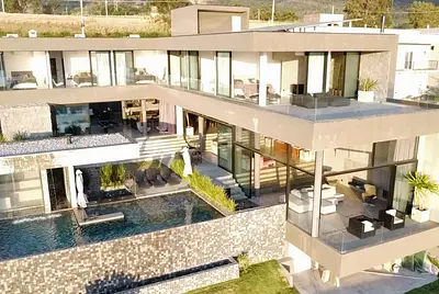 Casa Contemporânea em condomínio com vista para a represa