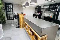 Cozinha elegante, moderna e versátil 