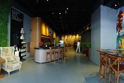 Cafeteria moderna e versátil na Faria Lima