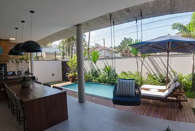 Casa contemporânea com rooftop no litoral