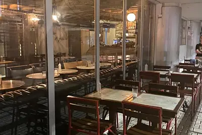 Bar e Restaurante com estilo industrial e rústico