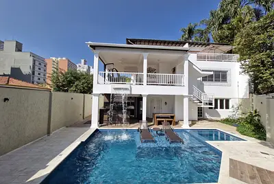 Lindo casarão com piscina em Perdizes