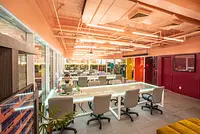 Hub para filmagens e eventos com design incrível