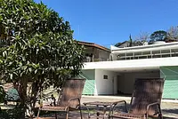 Casa próxima de São Paulo, rodeada pela natureza e de frente para um lago maravilhoso