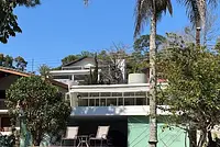 Casa próxima de São Paulo, rodeada pela natureza e de frente para um lago maravilhoso