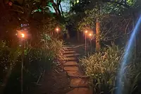 Casa moderna, jardim e piscina