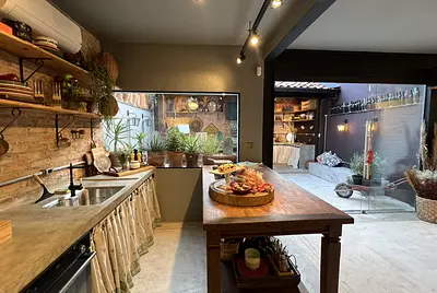 A cozinha mais charmosa de SP - Com acervo de louças e decoração incluso!