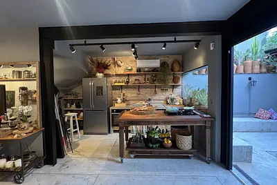A cozinha mais charmosa de SP - Com acervo de louças e decoração incluso!