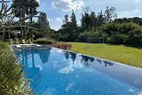 Casa Contemporânea de Alto Padrão com 5000m2 de jardim