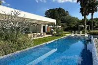 Casa Contemporânea de Alto Padrão com 5000m2 de jardim