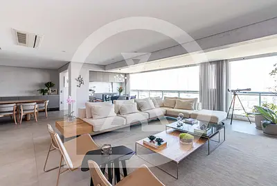 Apartamento amplo, moderno e com muita luz natural