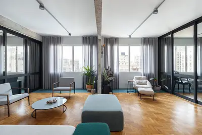 Apartamento moderno e bem iluminado, pé direito alto, excelente localização