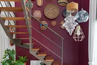 Duplex super charmoso, com uma linda luz natural, decoração brasileira e curadoria de peças indígenas.