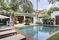 Casa cinematográfica alto padrão projetada por escritório renomado de arq/design 