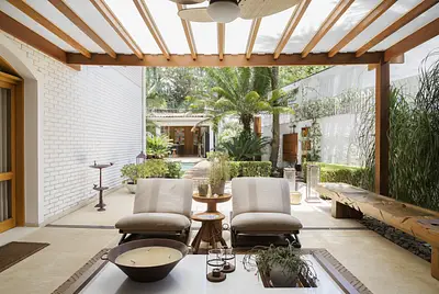 Casa cinematográfica alto padrão projetada por escritório renomado de arq/design 