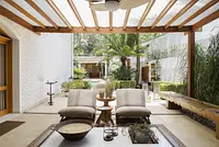 Casa cinematográfica alto padrão projetada por escritório renomado de arq/design 