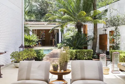 Casa cinematográfica alto padrão projetada por escritório renomado de arq/design 